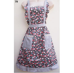 79 Roses Black White Dotted Apron